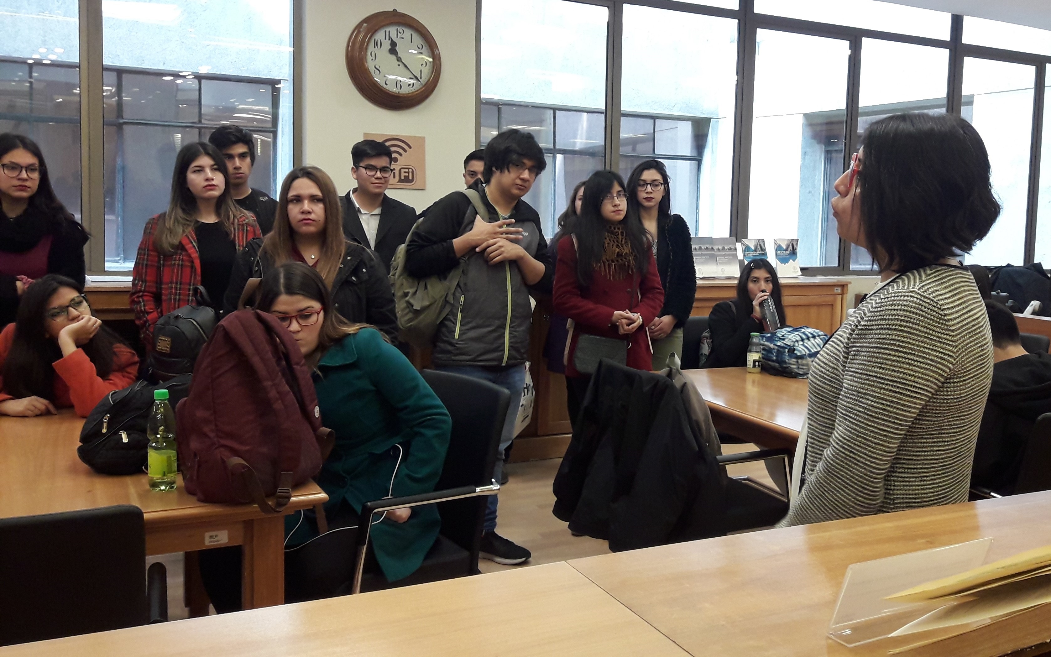 Estudiantes Admin Publica visita Contraloria