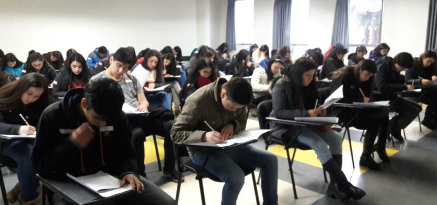 Cerca de mil estudiantes rindieron primer ensayo PSU 2017 en Temuco
