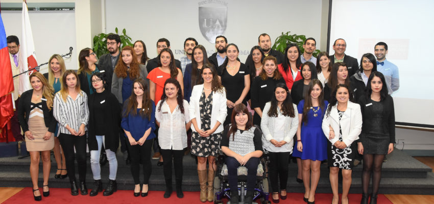 Emotiva investidura de alumnos de Ingeniería en Construcción y Psicología