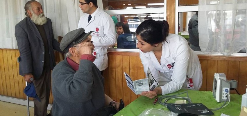 Alumnos de la UA dieron atención de salud a usuarios del Hogar de Cristo