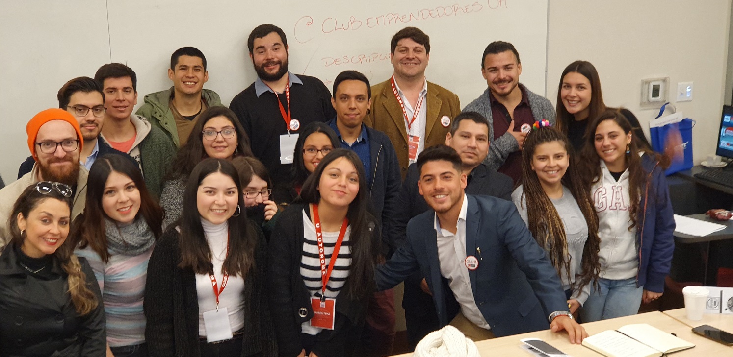 Estudiantes lanzaron inédita Academia de Emprendedores