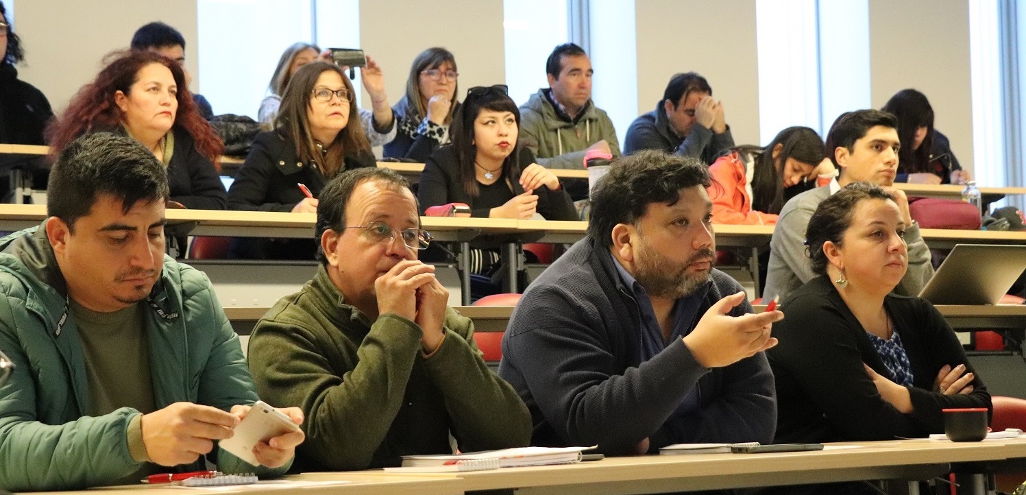 Docentes de Administración Pública capacitaron a funcionarios municipales de la Región Metropolitana
