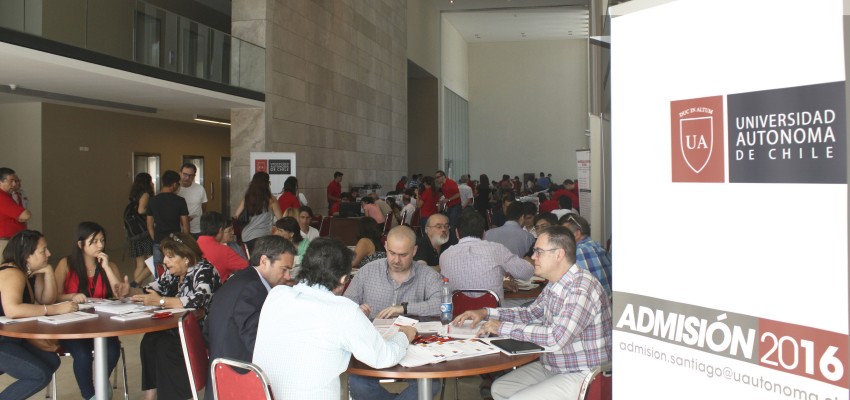 Comienzan matrículas de nuevos estudiantes en Santiago, Talca y Temuco