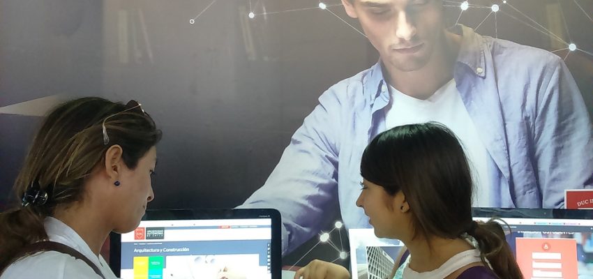 Casi tres mil postulaciones recibió la U. Autónoma en Feria de Estación Mapocho 2017