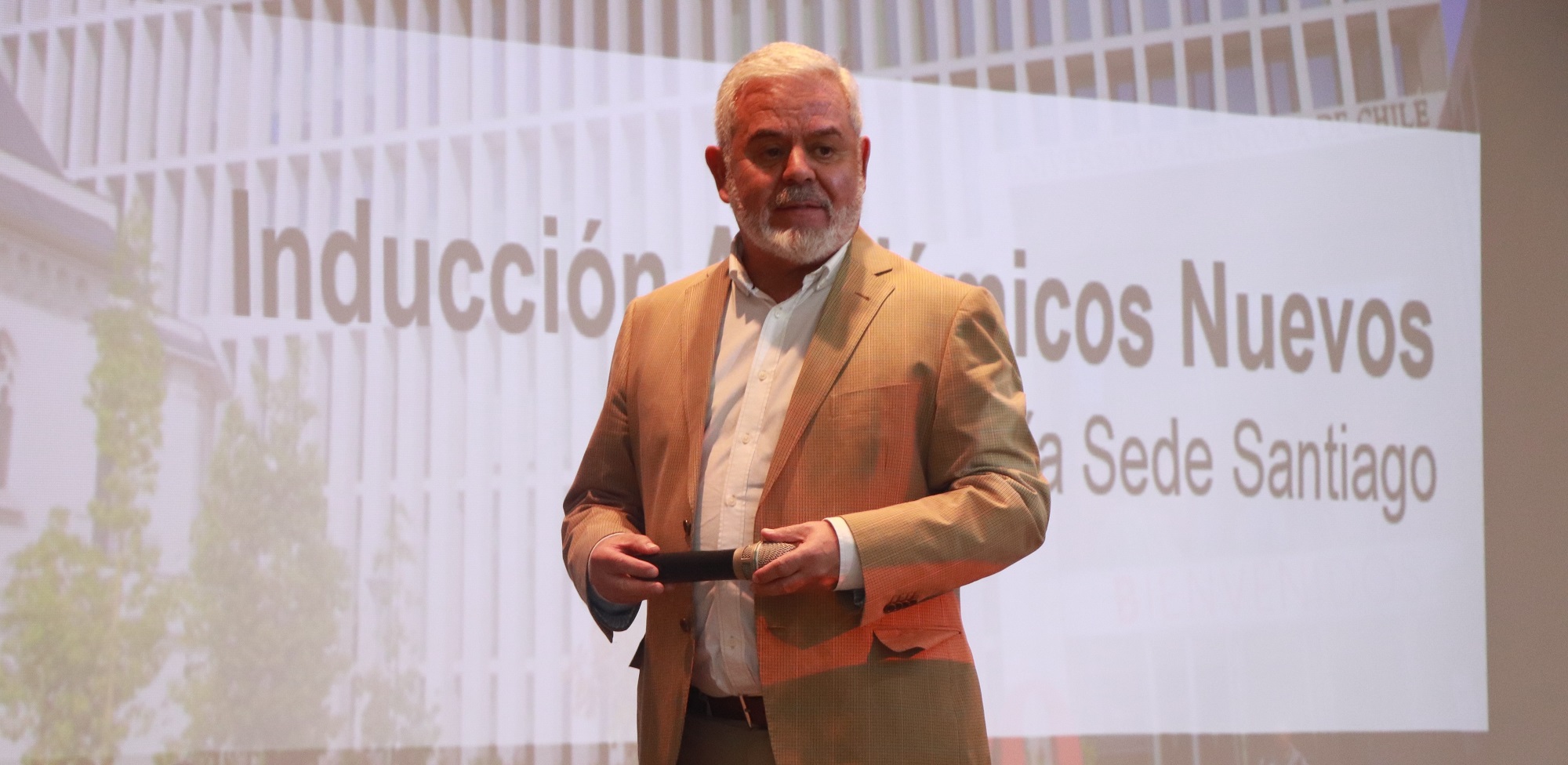 Universidad Autónoma de Chile da la bienvenida a 85 nuevos docentes en Santiago