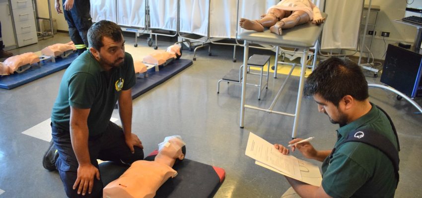Carrera de Enfermería de la U. Autónoma realizó curso para Bomberos