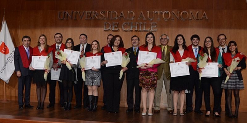 U. Autónoma tituló a primera generación de Especialidades Odontológicas en Santiago