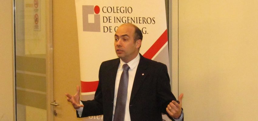 Charla de consejero del Colegio de Ingenieros abordó la Comunicación y Productividad