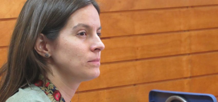 Investigadora del King’s College London expuso su trabajo sobre Control de identidad