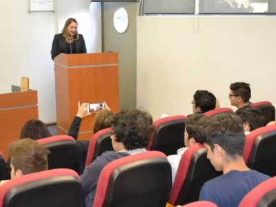 Alumnos de Informática conocen experiencias laborales