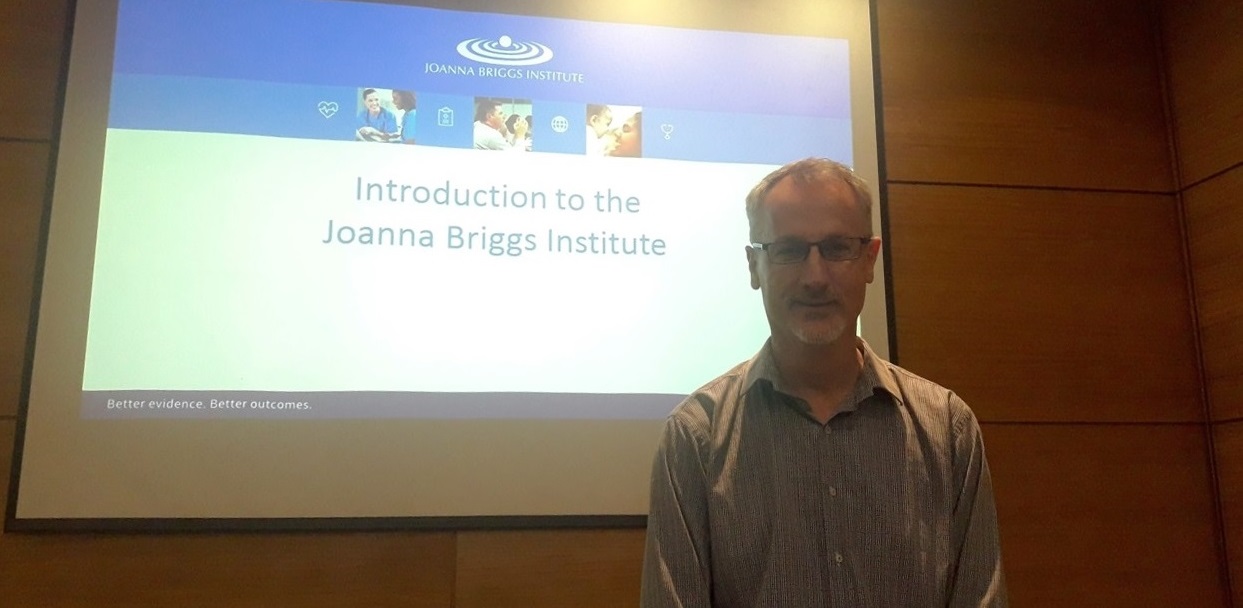 Investigador de Joanna Briggs Institute de Australia dictó conferencia a estudiantes de Enfermería