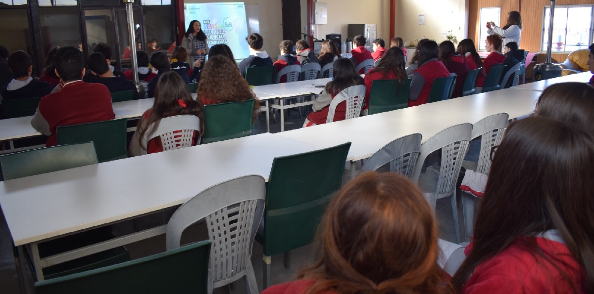 Científicos de la U. Autónoma dictan charlas a estudiantes secundarios