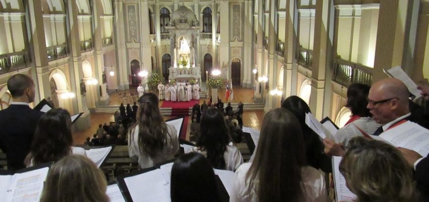 Coro de la U. Autónoma deslumbró en Te Deum Ecuménico por aniversario de Providencia