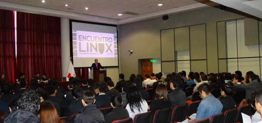 Estudiantes de U. Autónoma debaten sobre tendencia mundial en Sistemas Operativos de código abierto