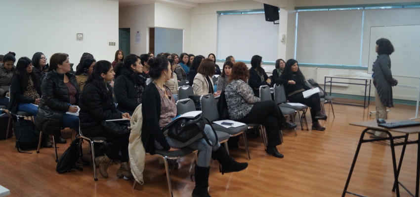 Futuros psicólogos y egresados de la UA se capacitaron en técnica de exploración infantil