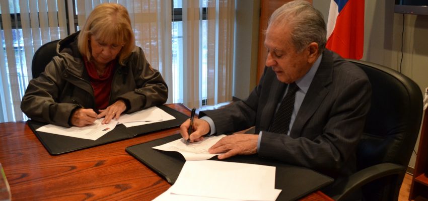 Clínica Jurídica UA y Municipalidad de Pencahue firmaron convenio de colaboración mutua