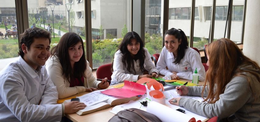 Universidad Autónoma brinda permanente apoyo pedagógico a sus estudiantes