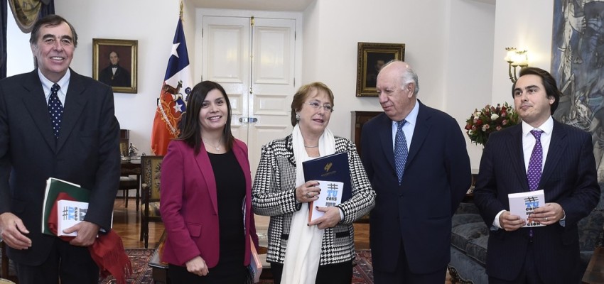 Decano de Derecho y ex mandatario Ricardo Lagos entregaron propuestas de #TuConstitución a Presidenta de la República