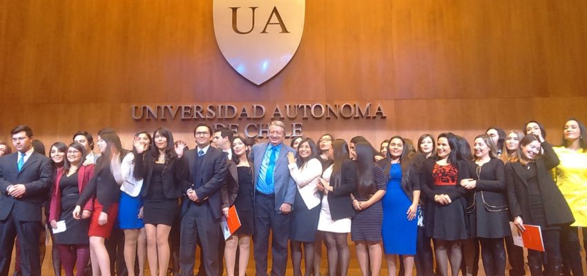 Ceremonia de egreso de Derecho distinguió a estudiantes destacados