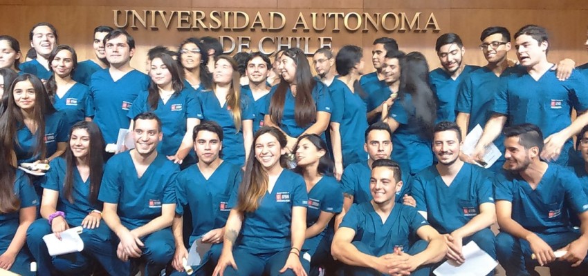 Emotivo discurso de estudiante marcó investiduras de Kinesiología