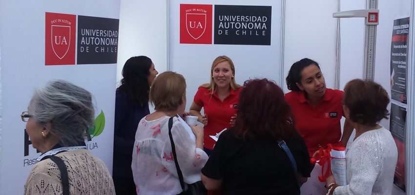 U. Autónoma participó en feria de promoción de servicios para adultos mayores de Providencia