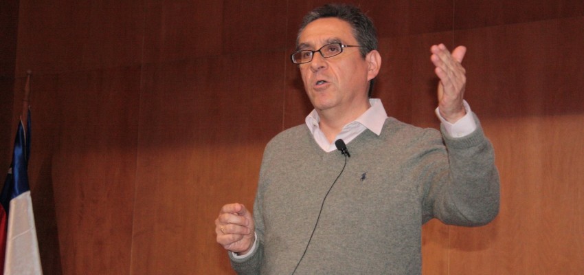 Ex ministro de Tribunal de Libre Competencia analizó aspectos jurídicos y económicos de la colusión