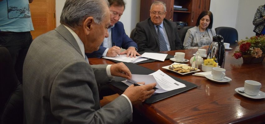 U. Autónoma y Municipalidad de Talca firman convenio que aborda la convivencia escolar