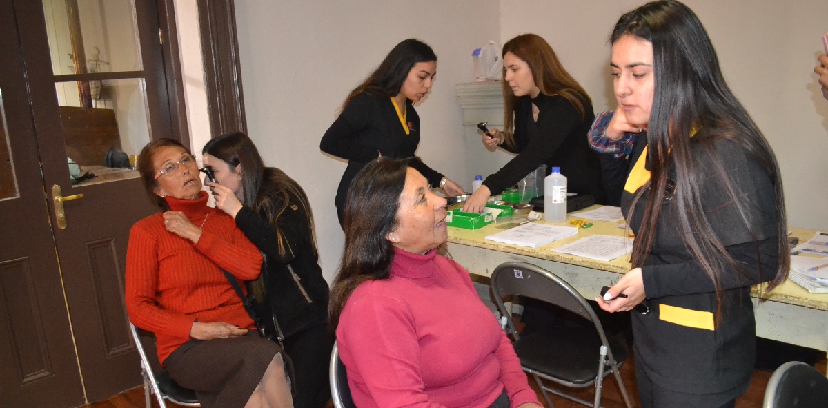 Estudiantes de la U. Autónoma realizaron más de 60 atenciones médicas en operativo social