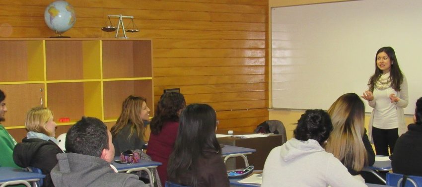 Estudiantes, profesionales y emprendedores asisten a Escuela de Invierno en Santiago