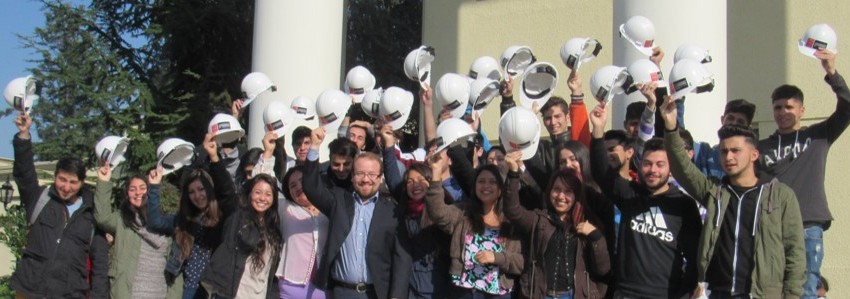 Primera generación de estudiantes de Ingeniería en Construcción recibió sus implementos de seguridad