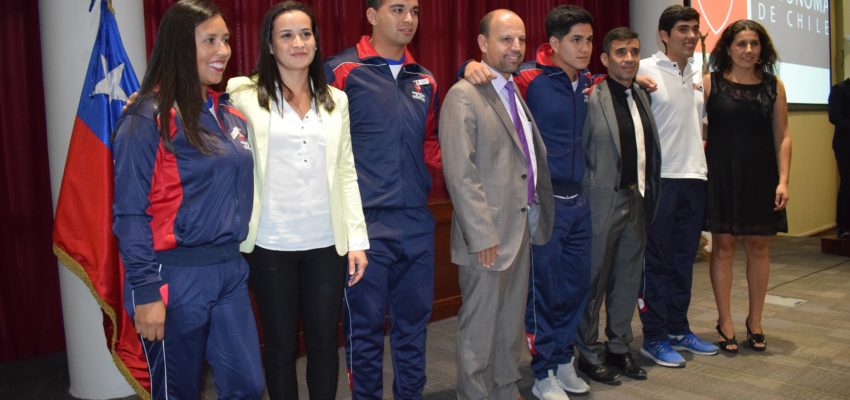 Alumnos de Educación Física de la U. Autónoma participan de ceremonia de investidura