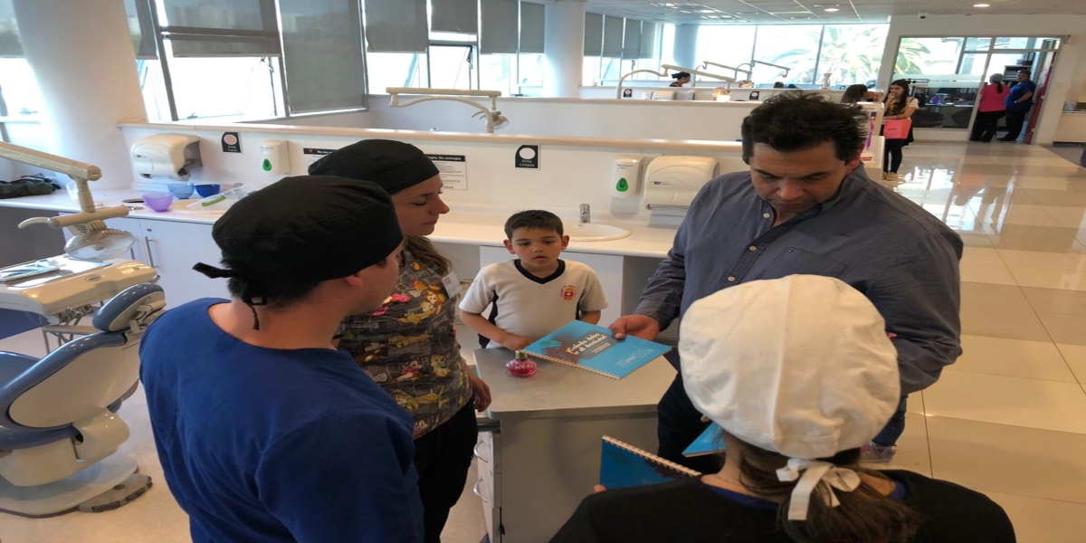 ¿Cuando debo ir al dentista? Investigadores presentan libro con consejos para el cuidado dental