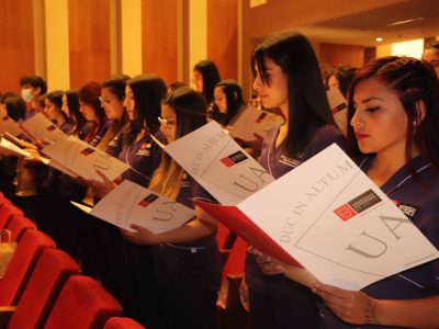 Carrera de Nutrición y Dietética realizó su tradicional ceremonia de investidura en Sede Santiago