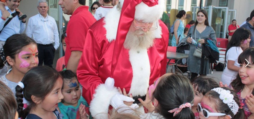 Entretenida fiesta para hijos de colaboradores anticipó celebración de Navidad en Santiago