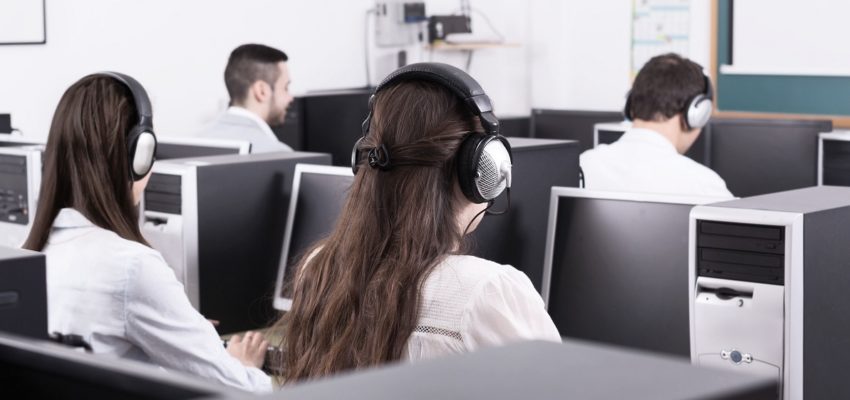 Estudiantes de enseñanza básica y media realizan curso de idiomas