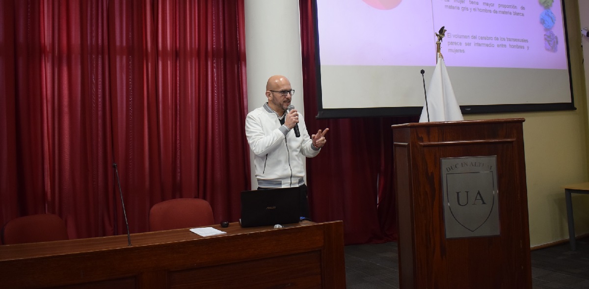 U. Autónoma organiza seminario para abordar atención de personas trans en el sistema de salud