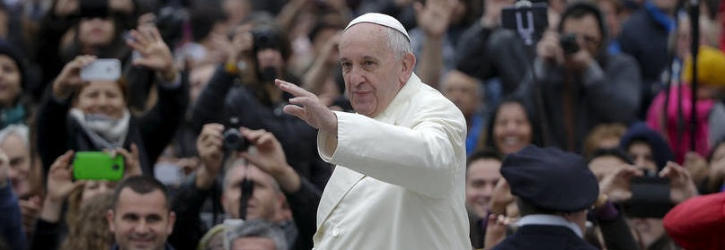 Investigador de la U. Autónoma: Vaticano recupera su rol en el Derecho Internacional con visita del Papa a Grecia