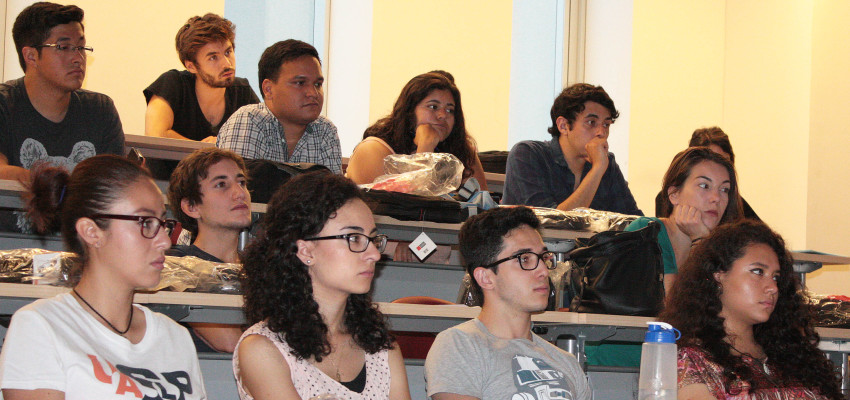 Alumnos extranjeros destacan nivel académico y acreditación institucional UA