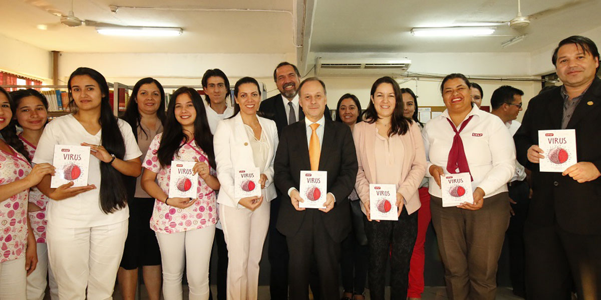 Libro Virus de la Autónoma en la Universidad Politécnica y Artística del Paraguay