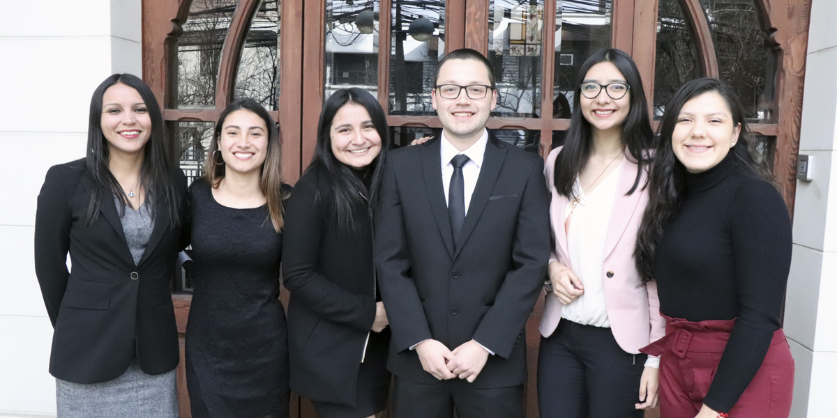 Estudiantes de la UA recibieron la entrega de beca para su intercambio en el extranjero