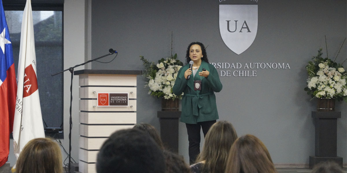 Comunidad universitaria participó en charla sobre cyberbullying