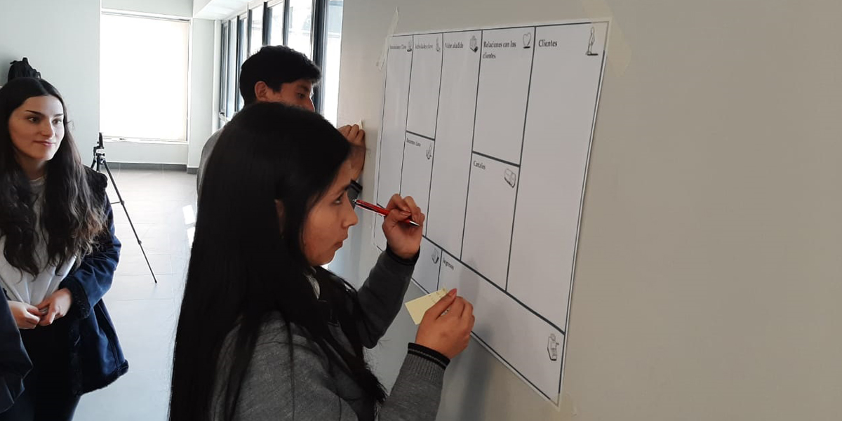 Estudiantes de liceos técnicos fortalecen habilidades en innovador taller