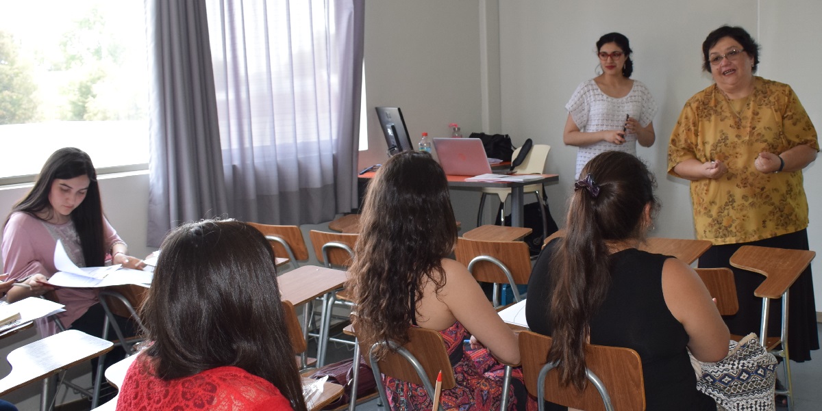 Egresados de Pedagogía en Educación Básica se capacitan en evaluación docente