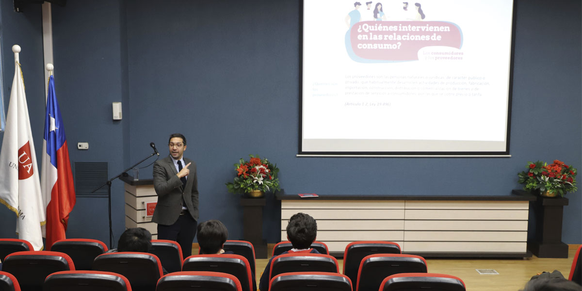 Estudiantes conocieron nueva guía práctica sobre derechos de los consumidores