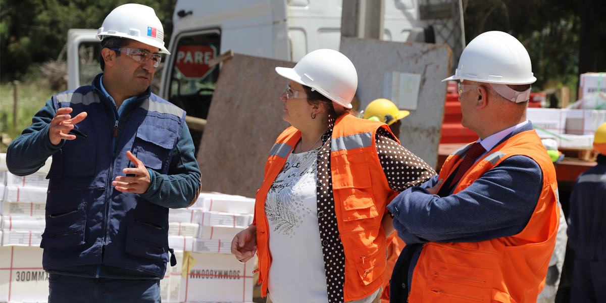 Vicerrector y directores de Facultad Ciencias de la Salud visitaron construcción de nuevo Hospital Makewe