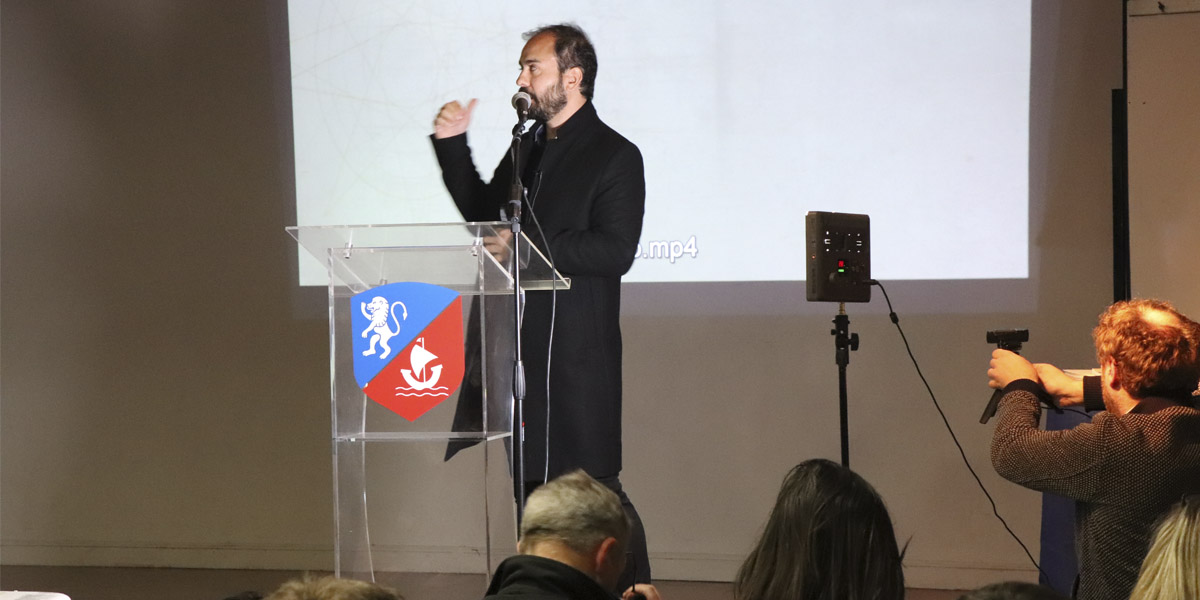 Investigador de la U. Autónoma dictó charla en Colegio Alianza Francesa