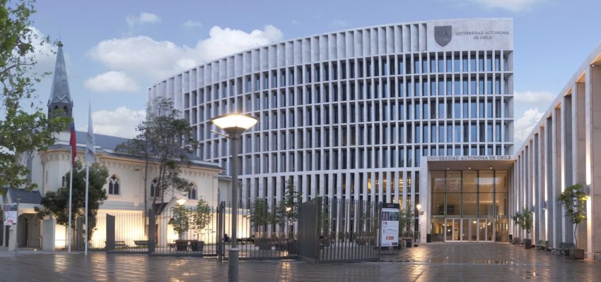 U. Autónoma cierra primer semestre en 10° lugar de publicaciones científicas entre universidades chilenas