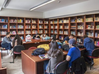 Programas de alto estándar que responden a las demandas de formación de capital humano avanzado