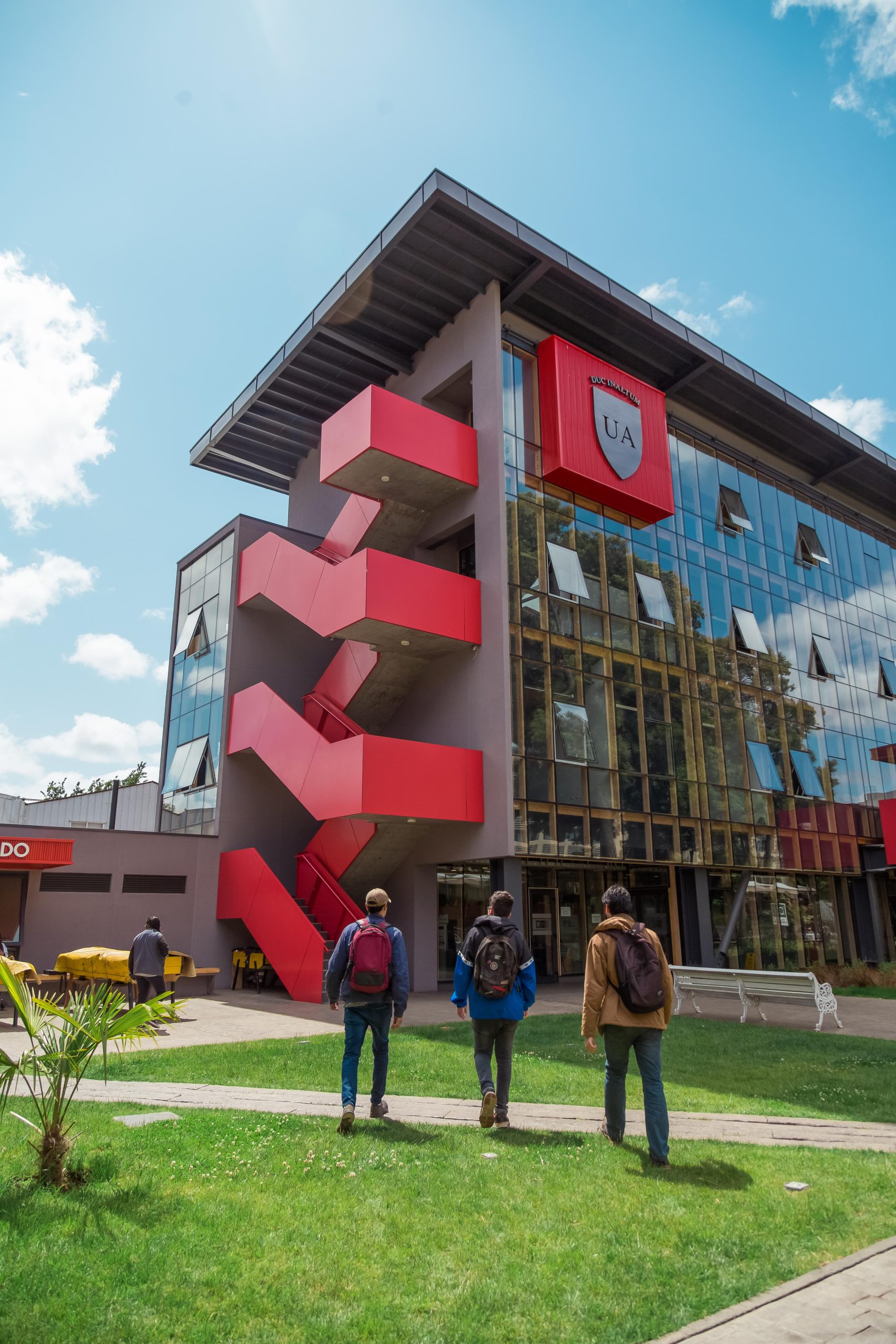 universidad autonoma fachada escaleras temuco scaled