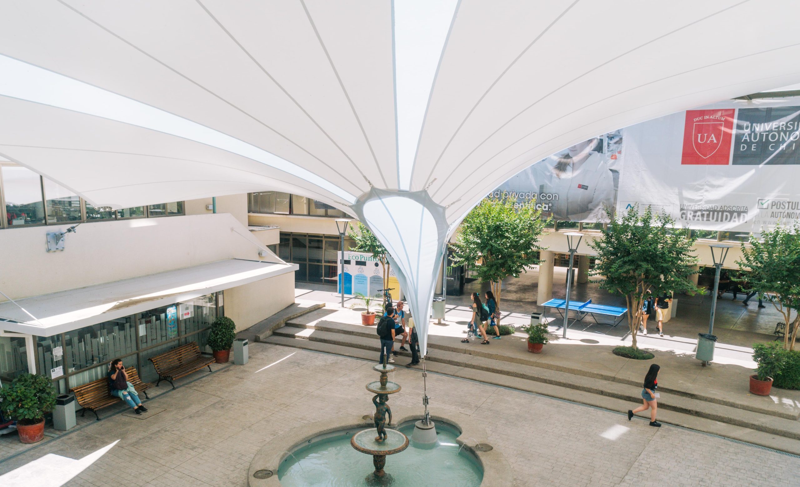 Plaza de encuentro en la Universidad Autónoma